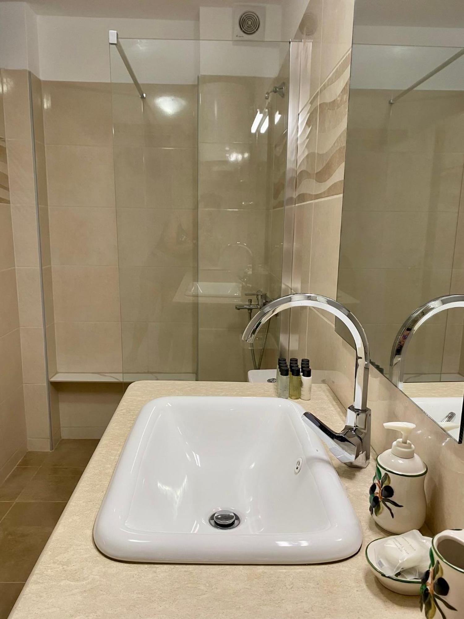 Arian Apartments アルゴストリオン エクステリア 写真